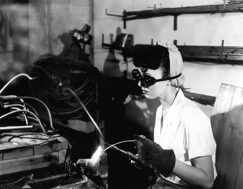 Women welding in the 1940s